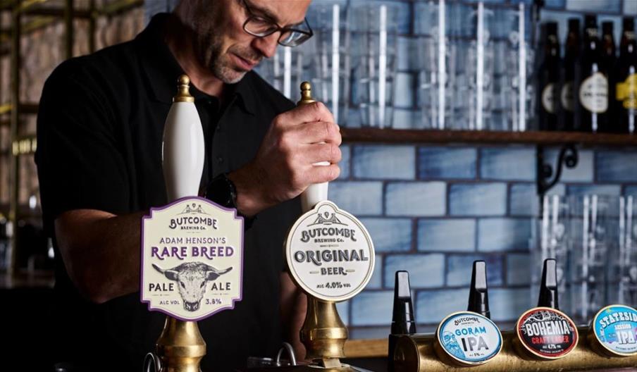 Butcombe pouring beer at the bar