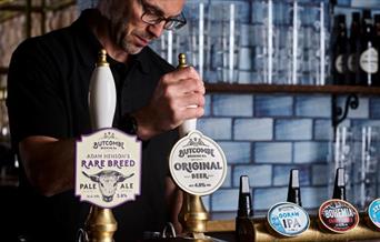 Butcombe pouring beer at the bar