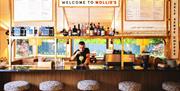 Mollies Motel & Diner Lounge